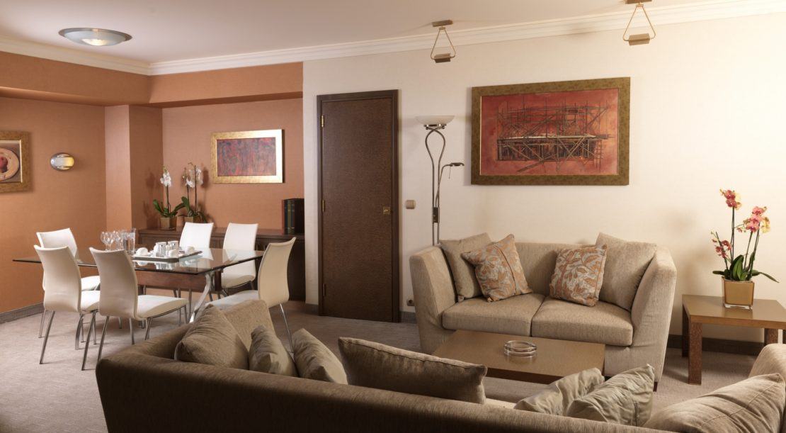 d81d-dpoupalos_holiday_inn_attica777853